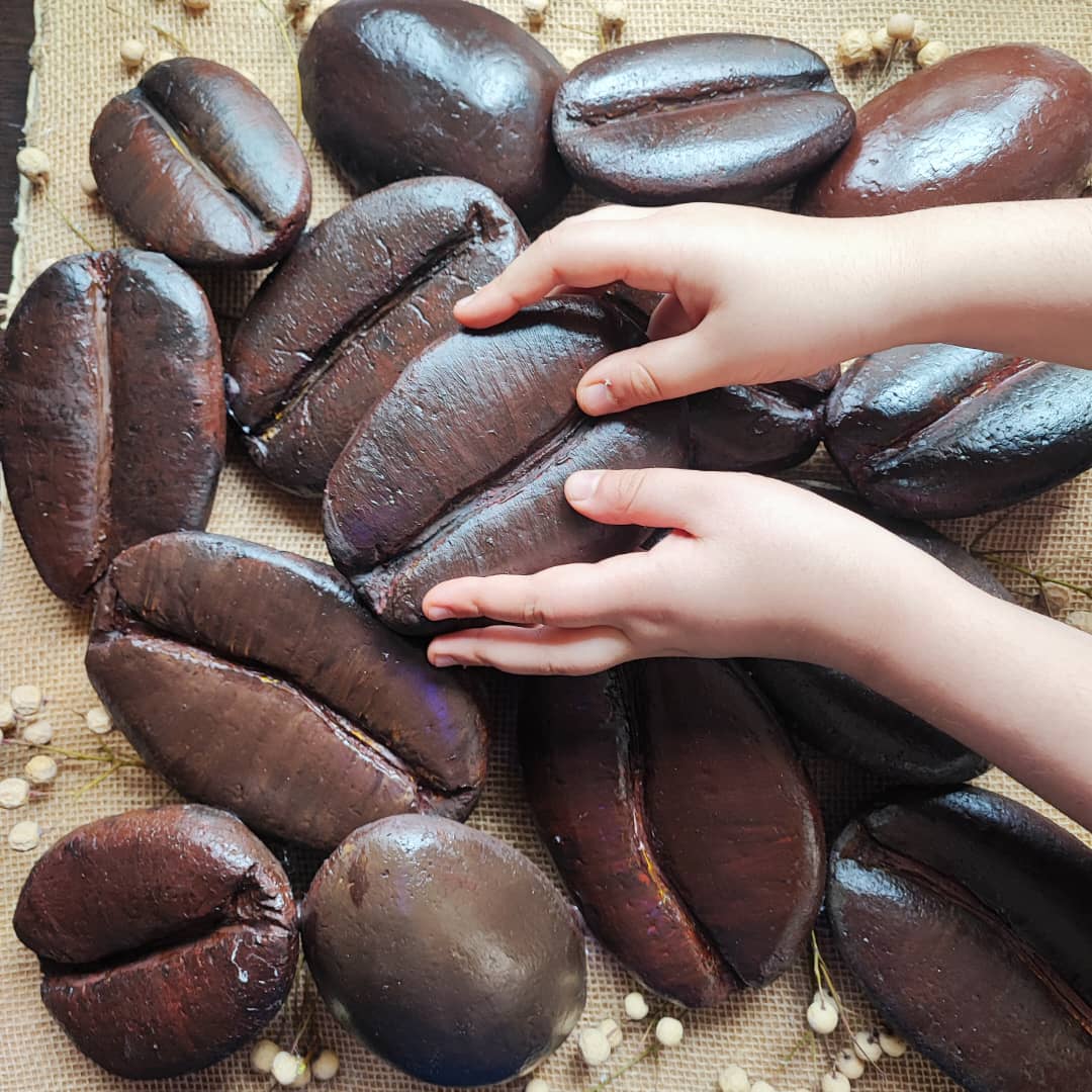 ماکت بزرگ دانه قهوه برای دکور کافی‌شاپ و فضاهای خاص