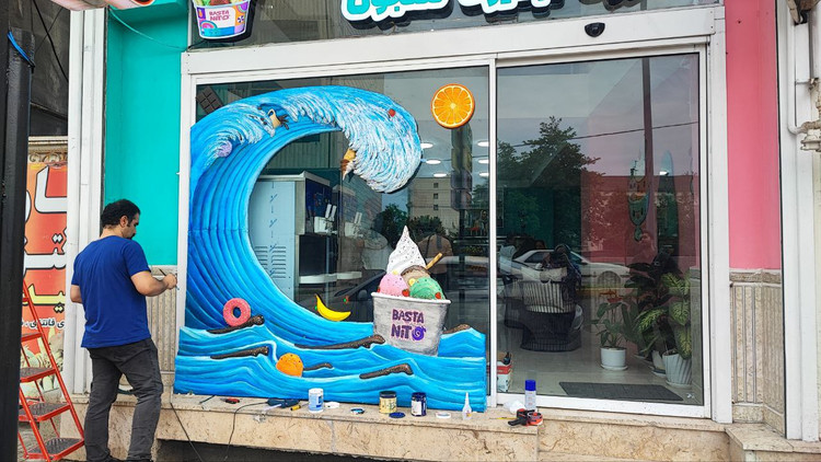 طراحی موج دریا با ظرف بستنی و المانهای میوه، ترافل و شکلات! اجرای اختصاصی برای ویترین و فضای داخلی