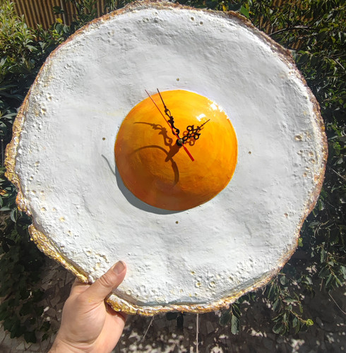 اکسسوری دیواری طرح نیمرو، ترکیبی از هنر و شوخطبعی در طراحی داخلی