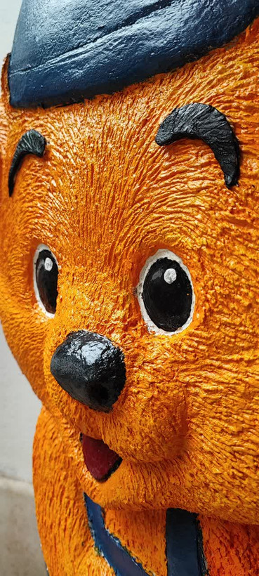 ماکت سهبعدی شخصیت بامزی با ارتفاع یک متر، ساختهشده با پاپیهماشه، قابل نصب روی دیوار یا استفاده بهصورت استند