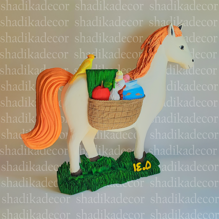 اسبی با خورجین هفت سین به ارتفاع 130 سانتی متر و پرنده سه بعدی از نمای جانبی