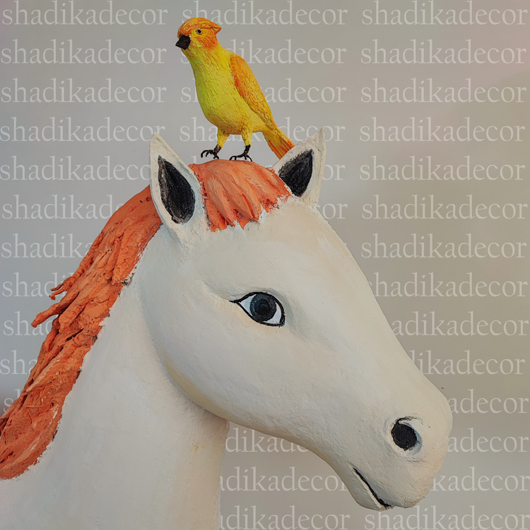 سر اسب و پرنده سه بعدی بهاری از نمای نزدیک