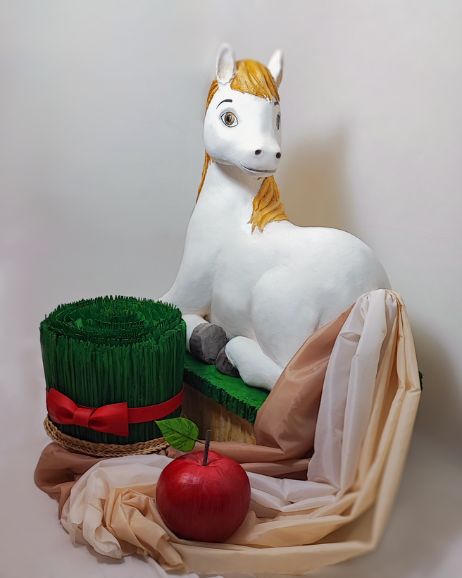 اسب قابل نشستن با دم پارچه ای سه رنگ